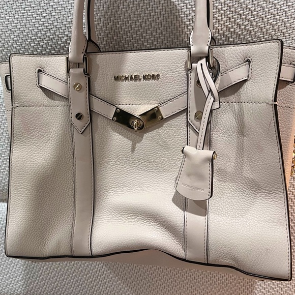 Authentic Michael Kors, leather tote. - Picture 1 of 5